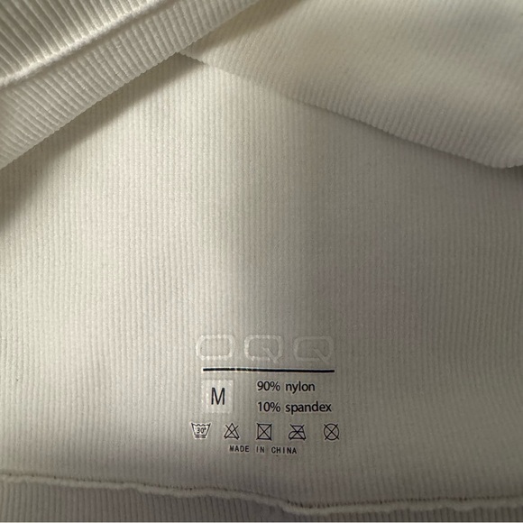 OQQ White Long Sleeve Crop Top – Size M - Picture 4 of 4